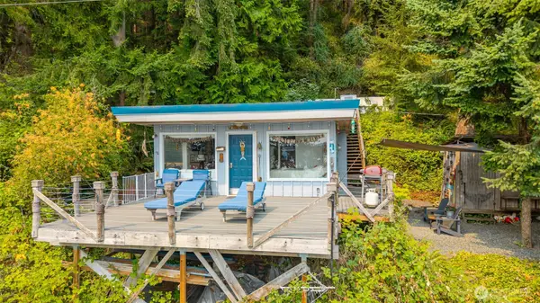 8343 Franklin Road, Clinton, WA 98236