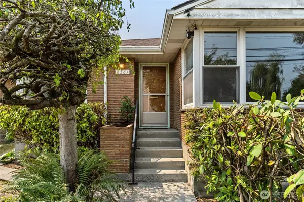 8361 30th Avenue Nw, Seattle, WA 98117