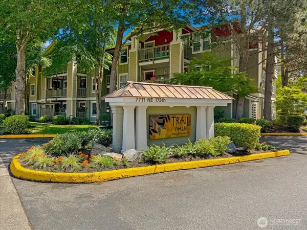 7711 NE 175th Street #F202, Kenmore, WA 98028