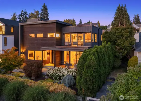 2524 30th Avenue W, Seattle, WA 98199
