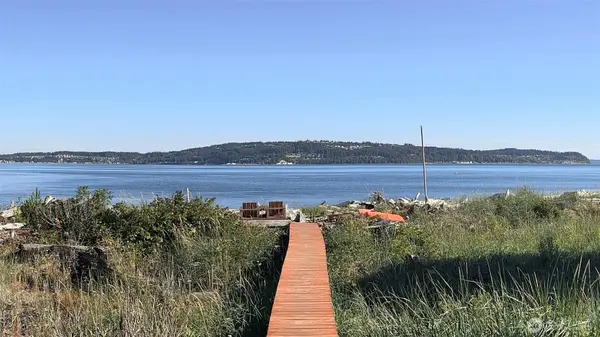 1818 Lola Beach Lane, Oak Harbor, WA 98277