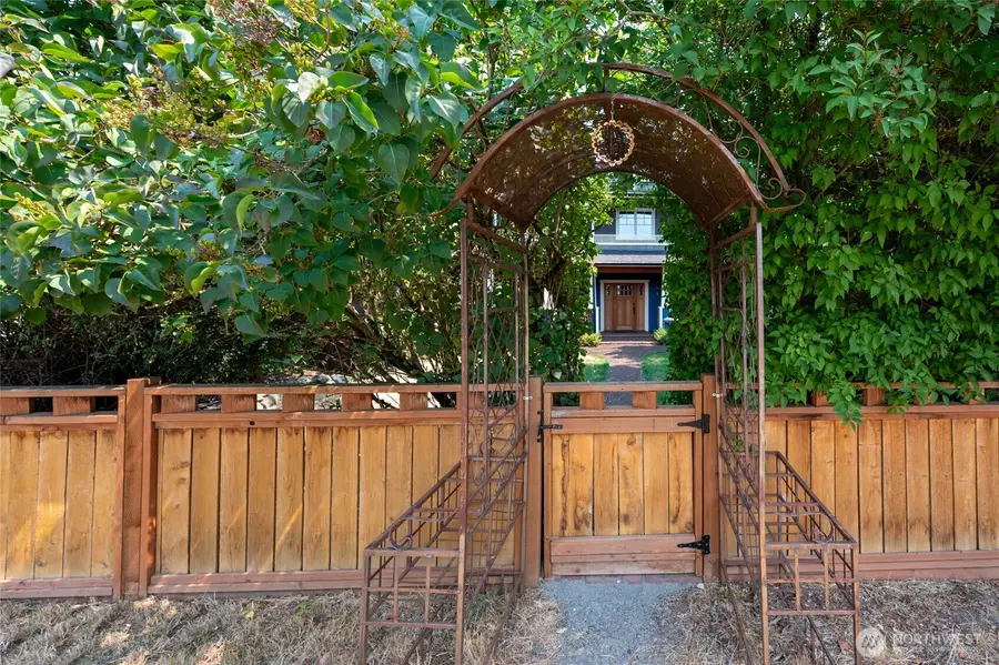 9556 Phinney Avenue N, Seattle, WA 98103 - #2