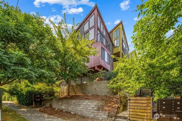 3026 SW Avalon Way, Seattle, WA 98126