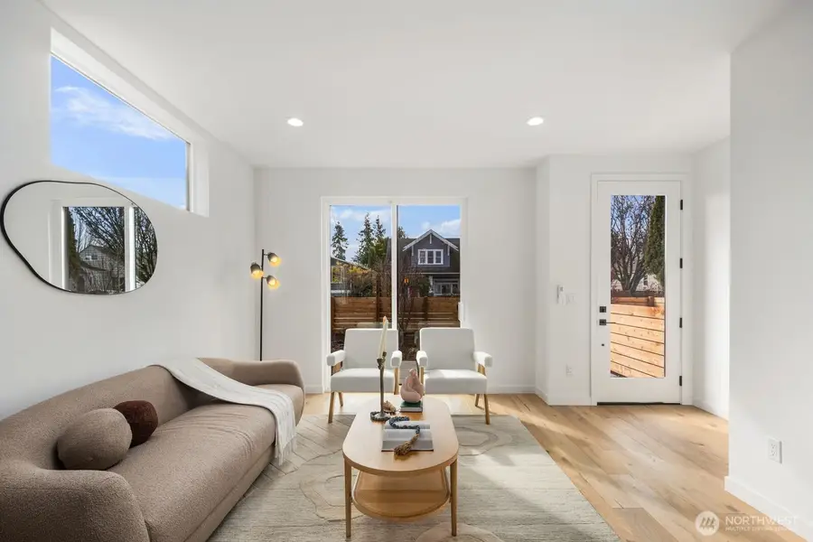 520 N 102nd Street, Seattle, WA 98133 - #3