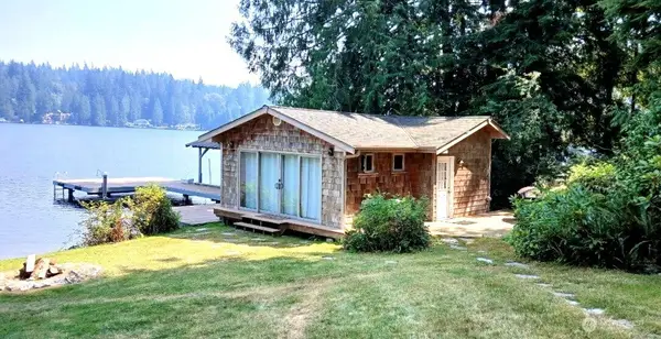 425 W Shore Loop Road, Snohomish, WA 98290