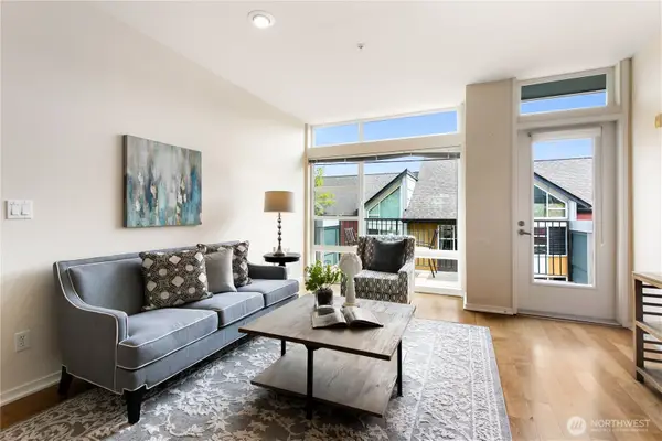 15130 NE 81st Way #104, Redmond, WA 98052