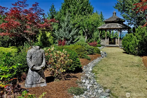 11075 NE Carmody Lane, Kingston, WA 98346