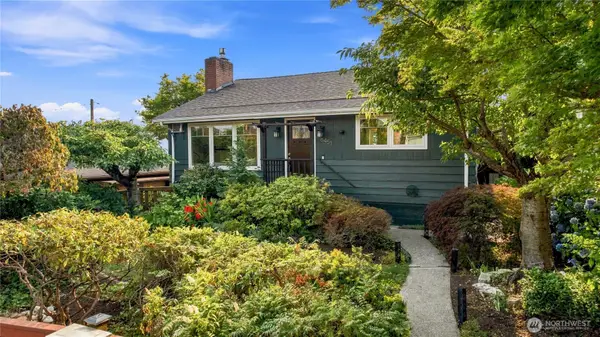 8451 40th Avenue Sw, Seattle, WA 98136