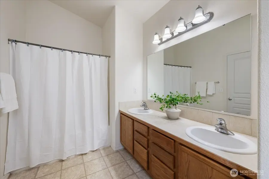 3001 S Highlands Boulevard, West Richland, WA 99353 - #3