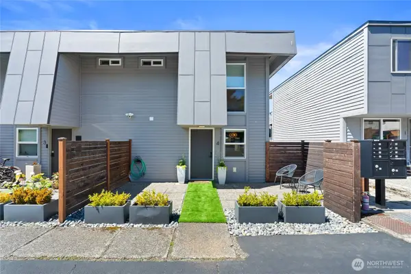 10112 NE 68th Street Ne #4, Kirkland, WA 98033