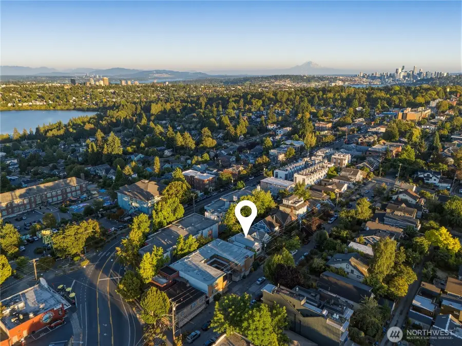6542 Greenwood Avenue N, Seattle, WA 98103 - #2