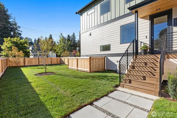 3314 W Dravus Street, Seattle, WA 98199