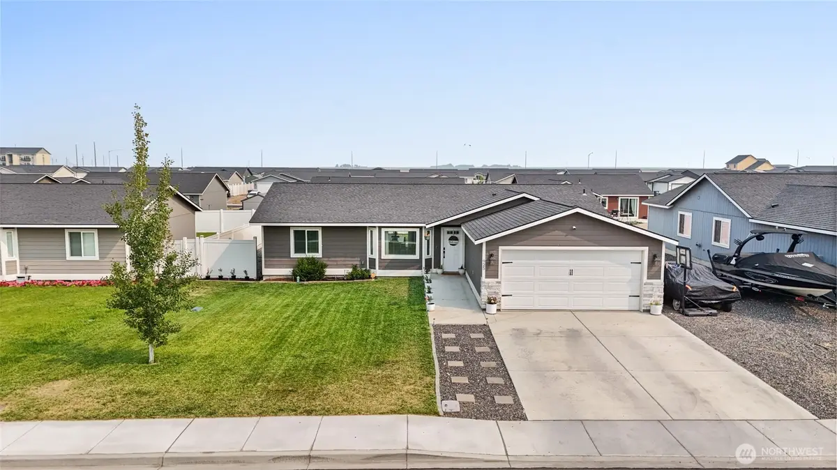 925 Mt Adams E, Othello, WA 99344 - #1