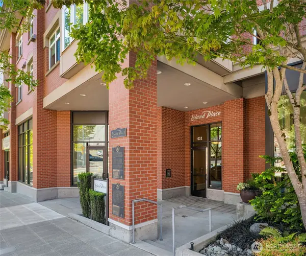 631 Market St W #202, Kirkland, WA 98033