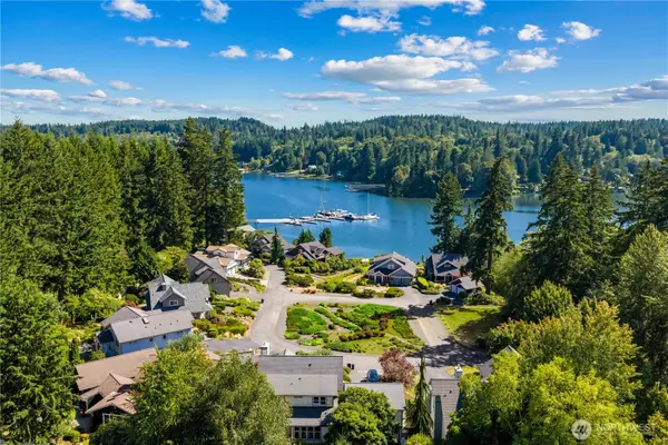 300 Bromley Place Nw, Bainbridge Island, WA 98110