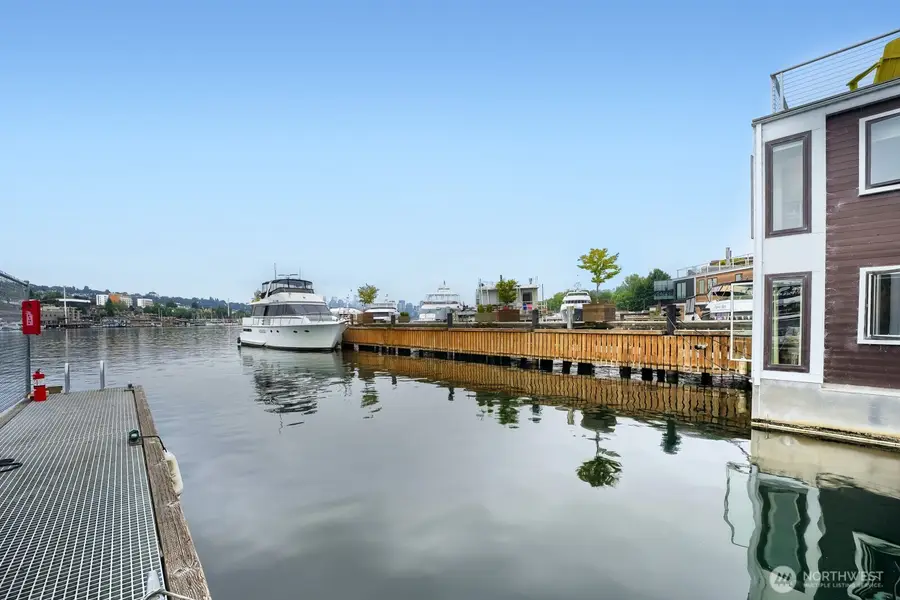2309 N Northlake Way #16, Seattle, WA 98103 - #3