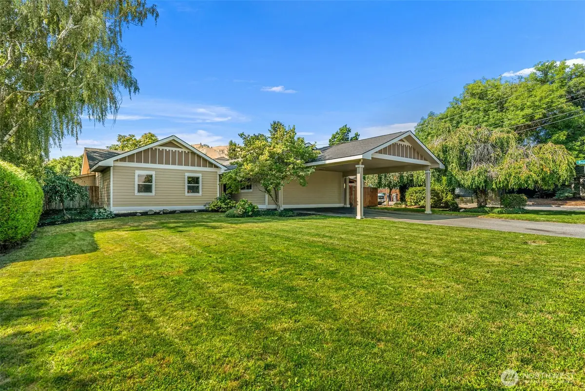 1225 Castlerock Avenue, Wenatchee, WA 98801 - #1