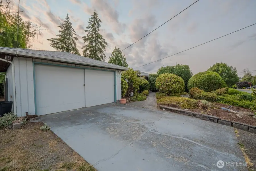 23427 28th Avenue S, Des Moines, WA 98198 - #2