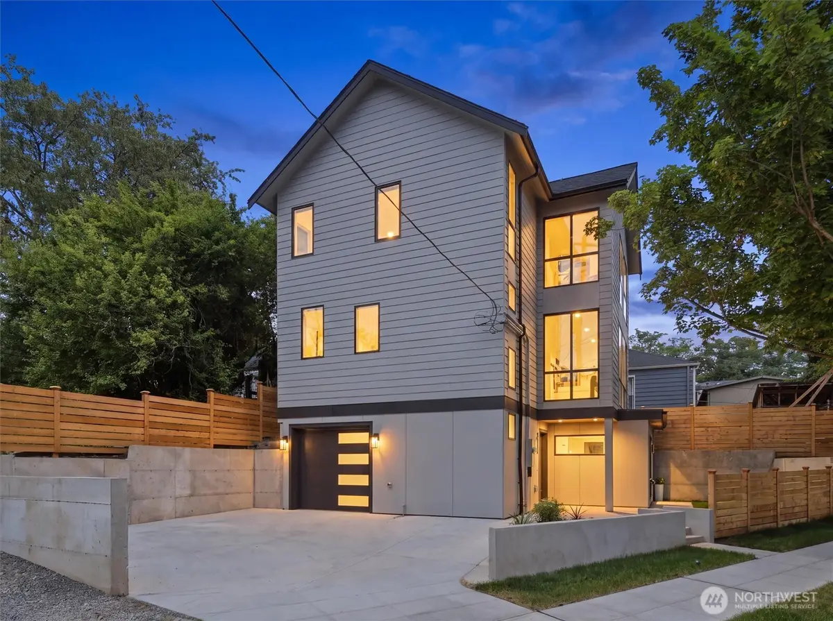 2726 NE Blakeley Street, Seattle, WA 98105 - #1