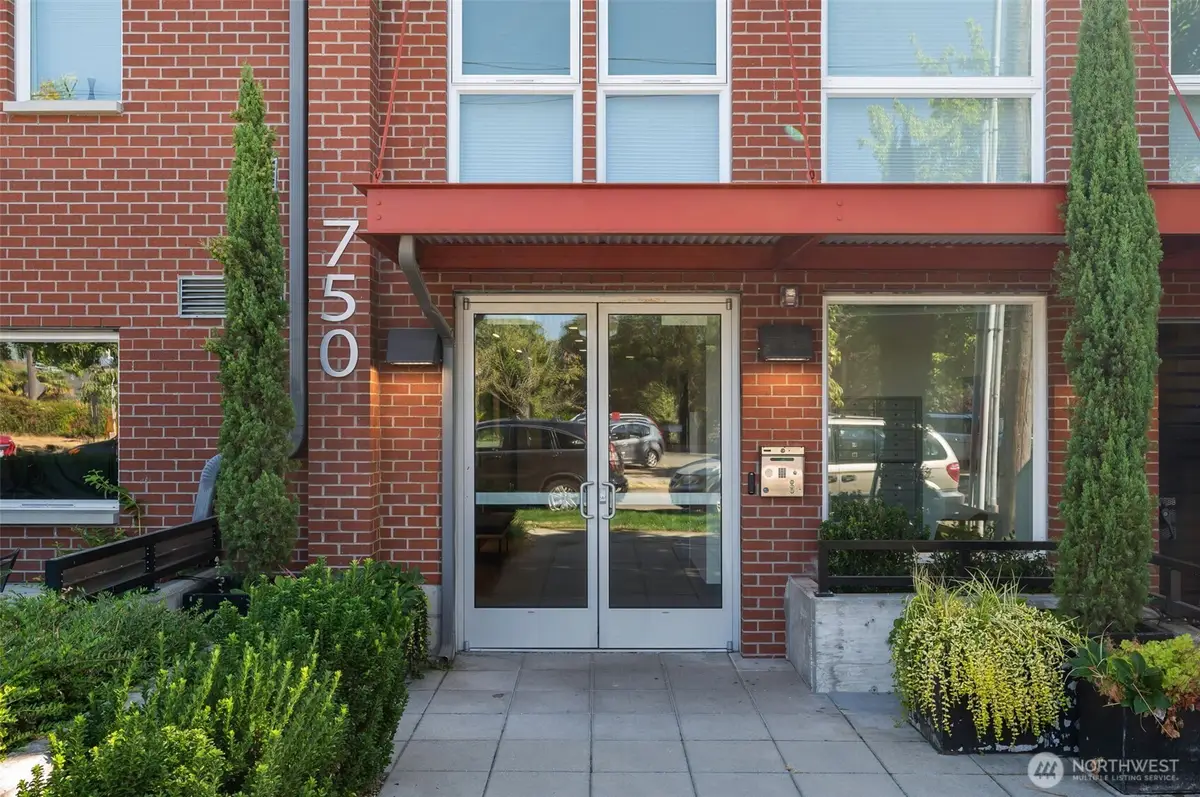 750 11th Avenue E #103, Seattle, WA 98102 - #1