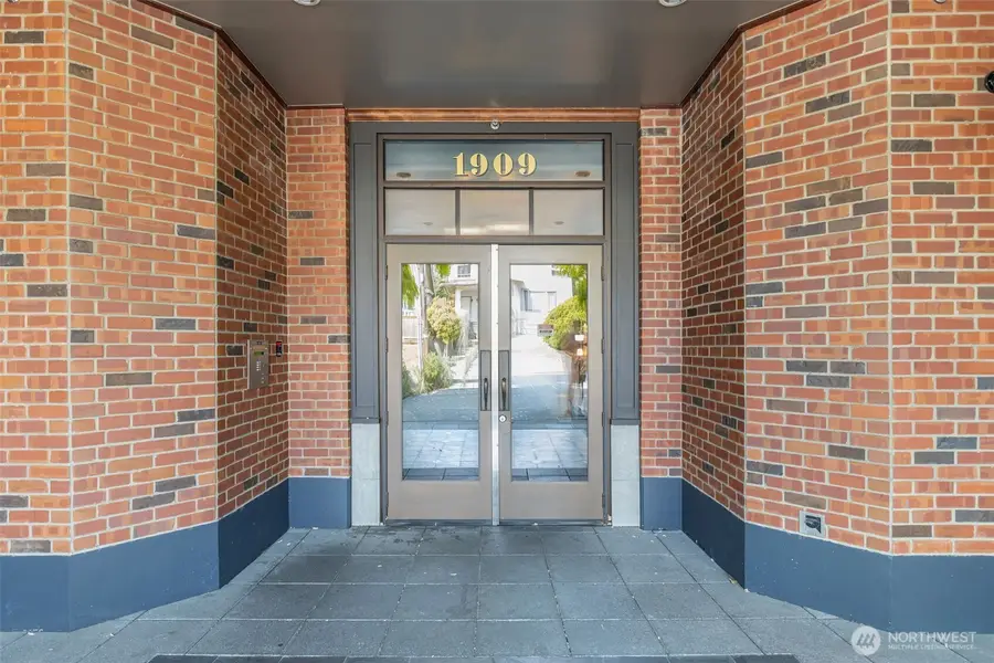 1909 10th Avenue W #206, Seattle, WA 98119 - #3