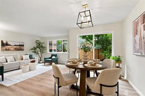 10017 NE 138th Place #B4, Kirkland, WA 98034