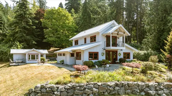 8015 Cultus Bay Road, Clinton, WA 98236