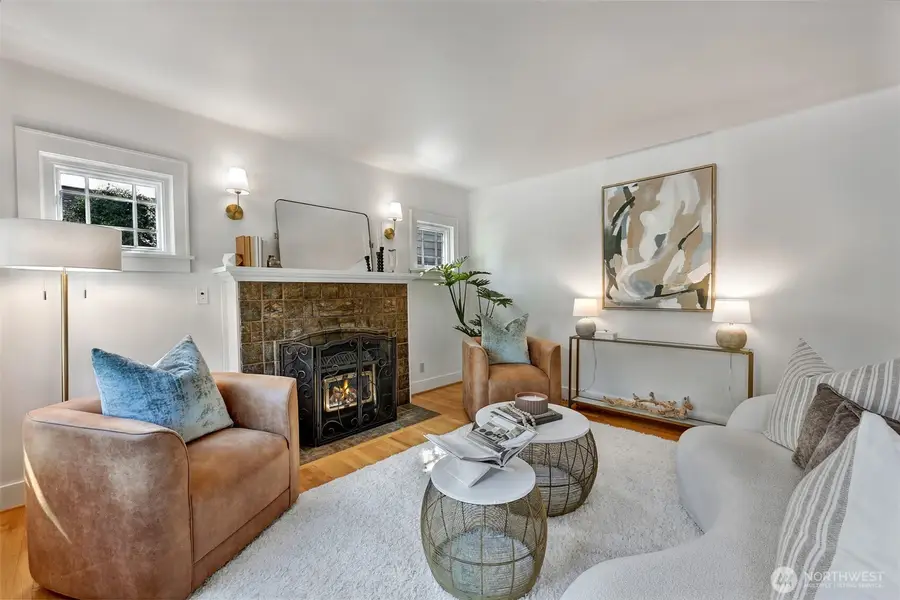9207 47th Avenue Sw, Seattle, WA 98136 - #2