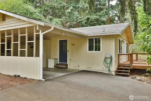 6255 Bayview Road, Clinton, WA 98236