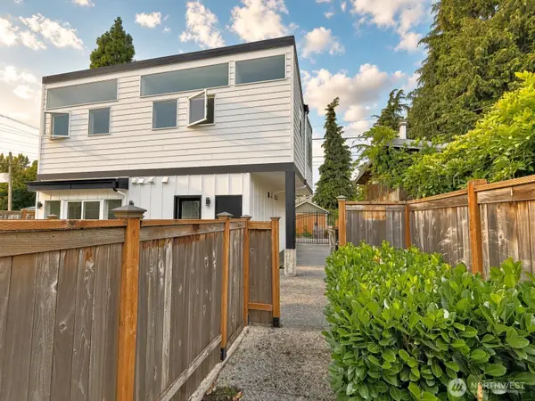 708 N 102nd Street, Seattle, WA 98133