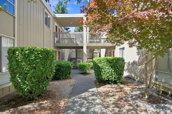 4801 180th Street Sw #B205, Lynnwood, WA 98037