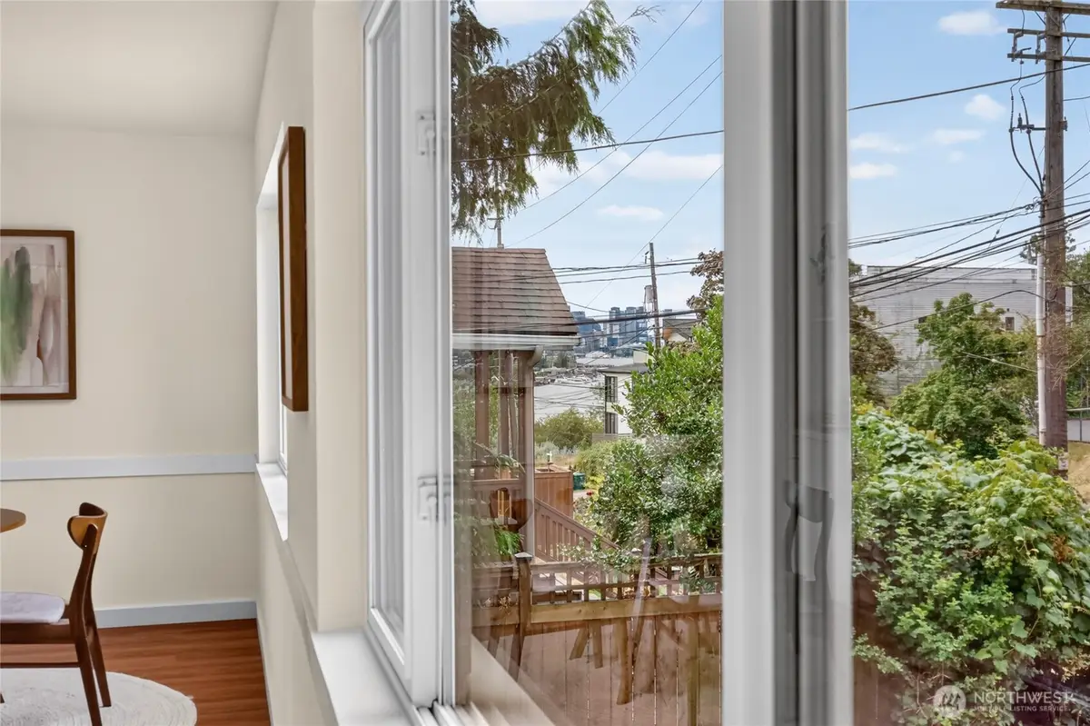 4042 5th Avenue Ne, Seattle, WA 98105 - #1