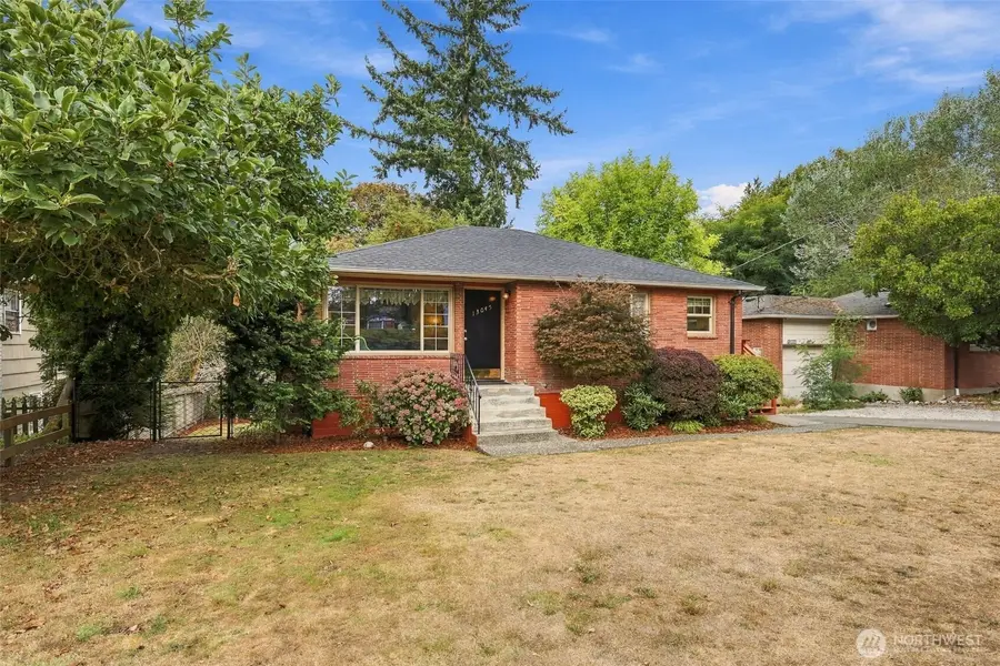 13045 Corliss Avenue N, Seattle, WA 98133 - #2
