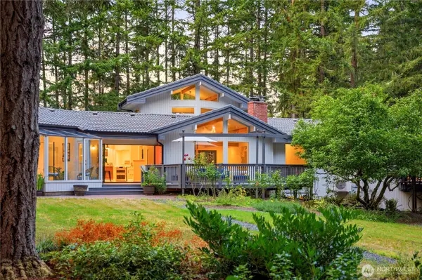 7575 NE New Brooklyn Road, Bainbridge Island, WA 98110