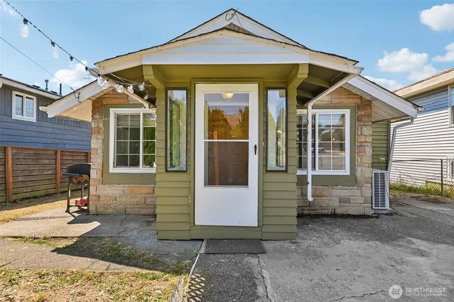8703 16th Avenue Sw, Seattle, WA 98106 - #2