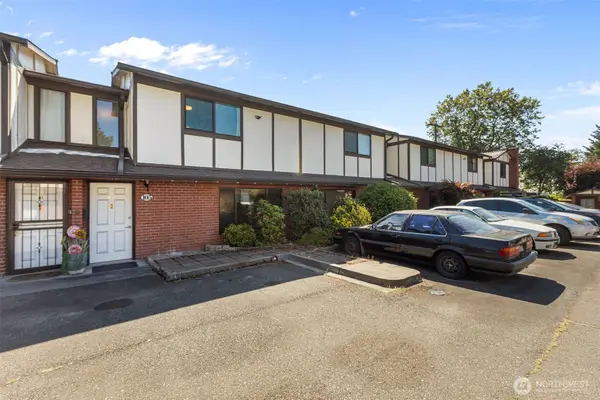 212 SW 146th Street #105, Burien, WA 98166