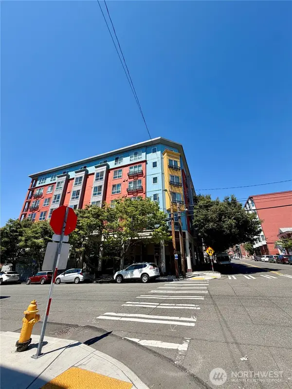 668 S Lane Street #406, Seattle, WA 98104