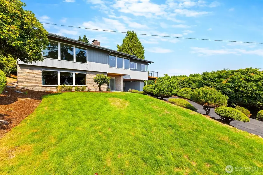 5682 Ne 180th St, Kenmore, WA 98028 - #2