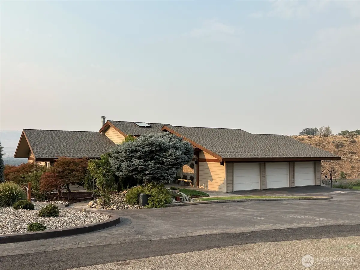 522 Hillcrest Circle Drive, Omak, WA 98841 - #1