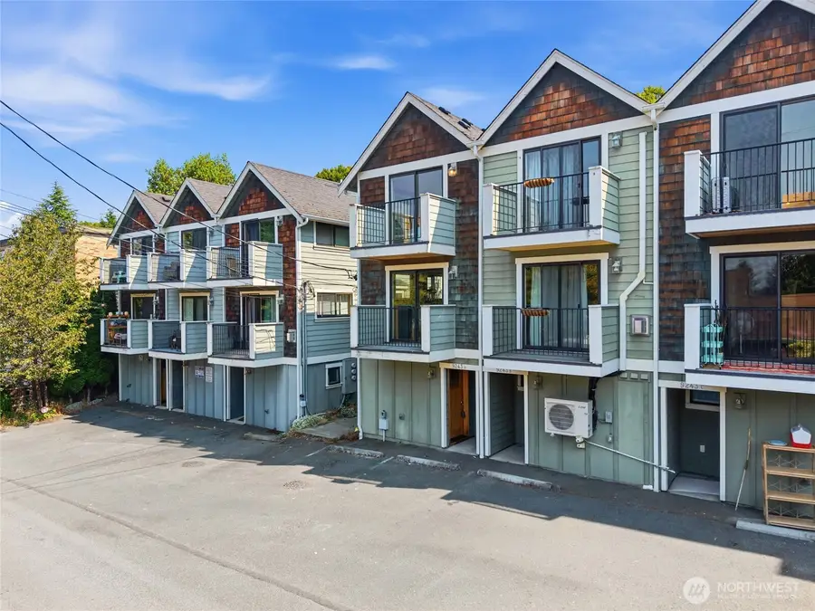 9243 35th Ave Sw, Seattle, WA 98126 - #3