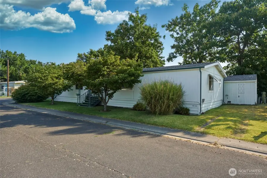 908 NE Empire Street, College Place, WA 99324 - #2