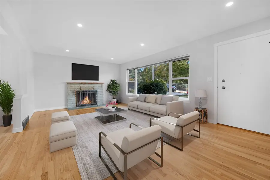 3811 SW 105th Street, Seattle, WA 98146 - #3