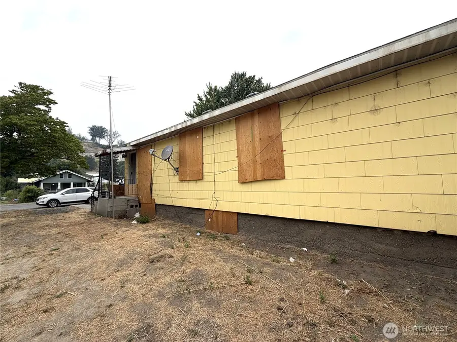 20 N Elm Street, Omak, WA 98841 - #2