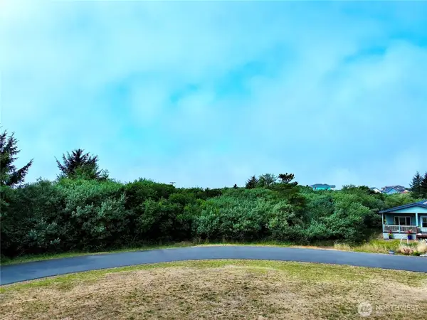 125 Beachwood Loop Se #11, Ocean Shores, WA 98569