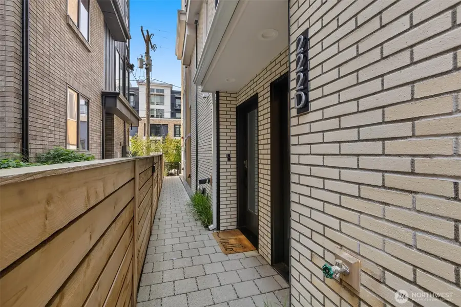 222 10th Avenue E #D, Seattle, WA 98102 - #3
