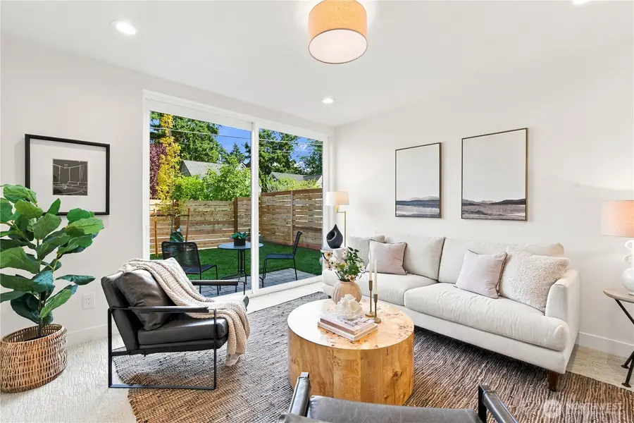2647 Walnut Avenue Sw, Seattle, WA 98116 - #3