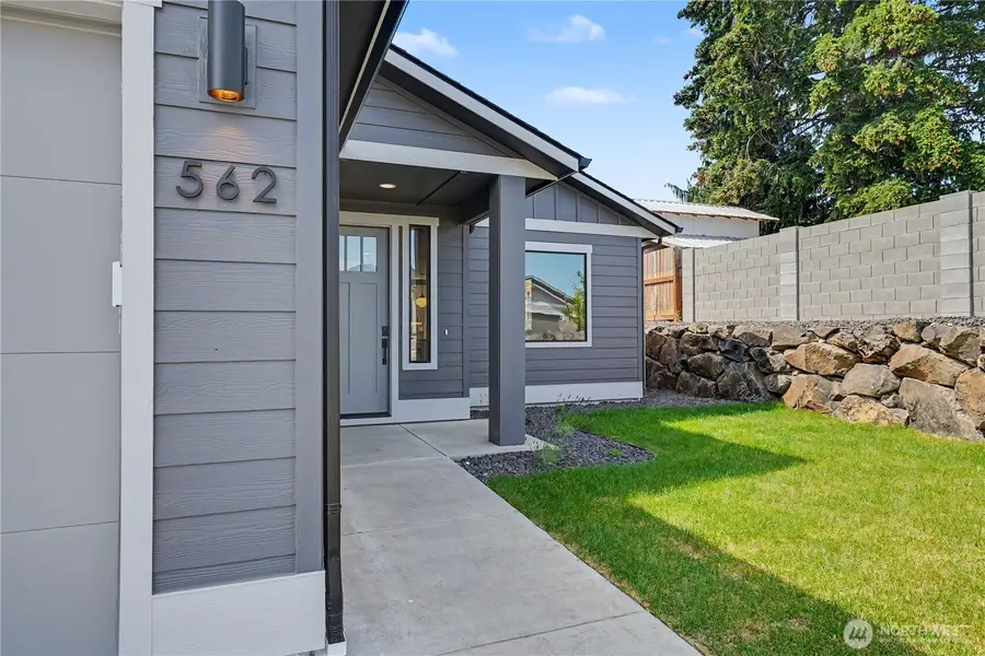562 S Oasis Loop, East Wenatchee, WA 98802 - #3