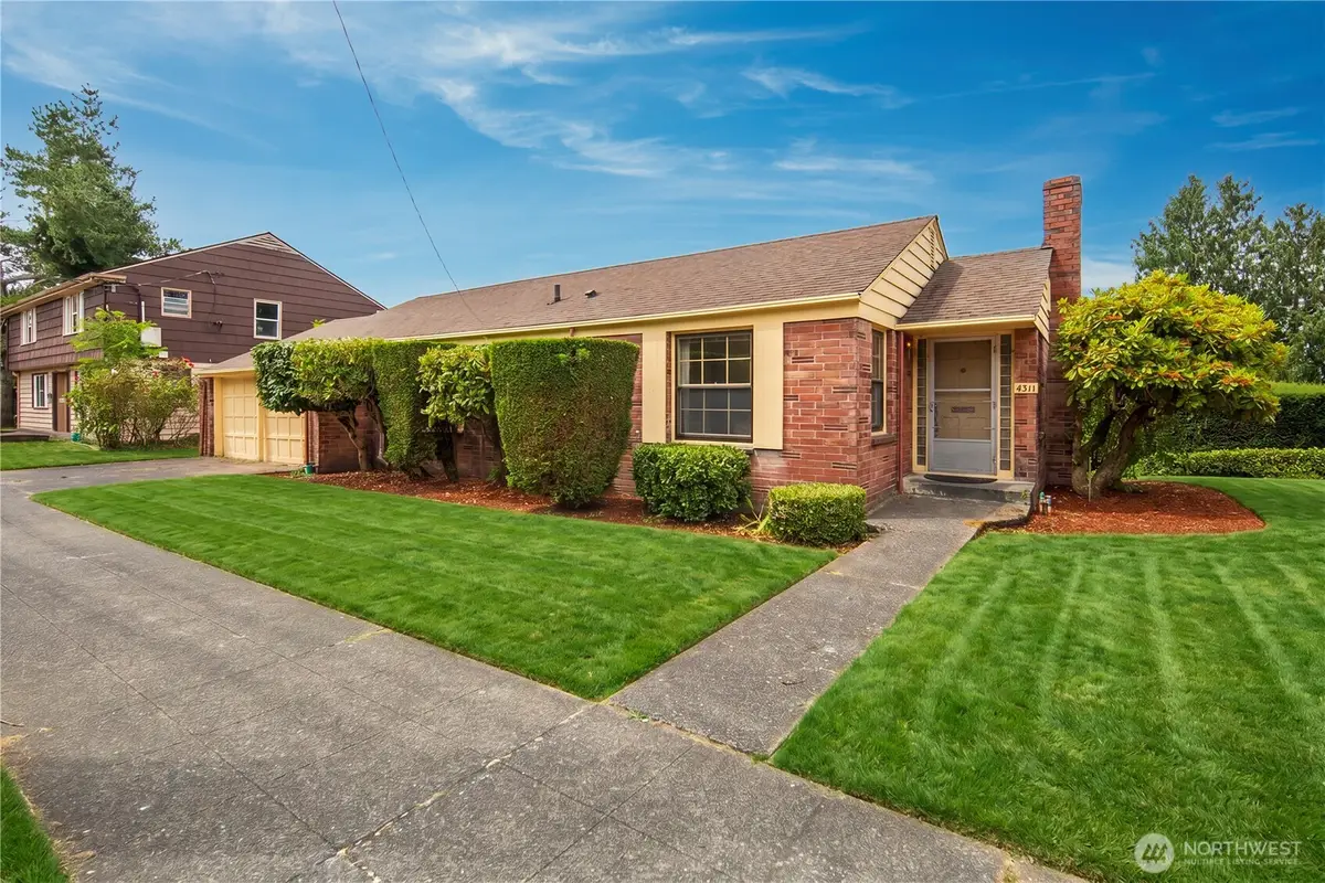 4311 Greenwood Avenue N, Seattle, WA 98103 - #1