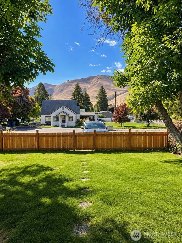507 E Wapato Avenue, Chelan, WA 98816