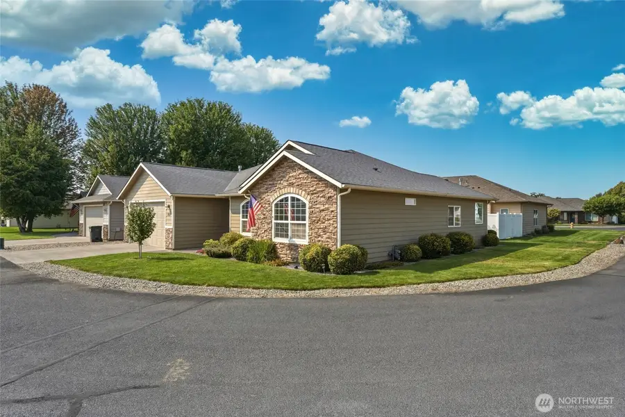 763 SE Bedford Loop, College Place, WA 99324 - #2